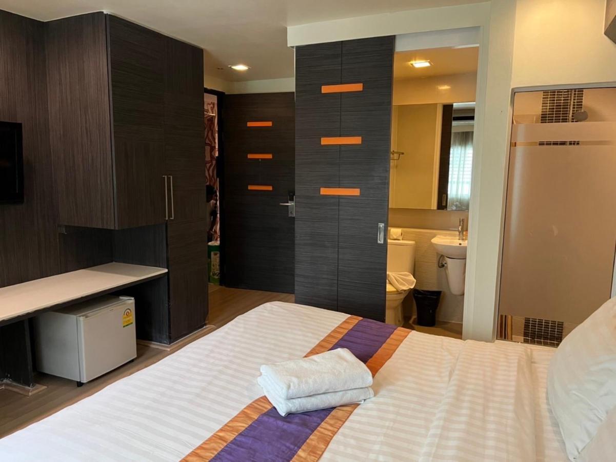 Orion Rooms Sukhumvit 11 Бангкок Екстер'єр фото