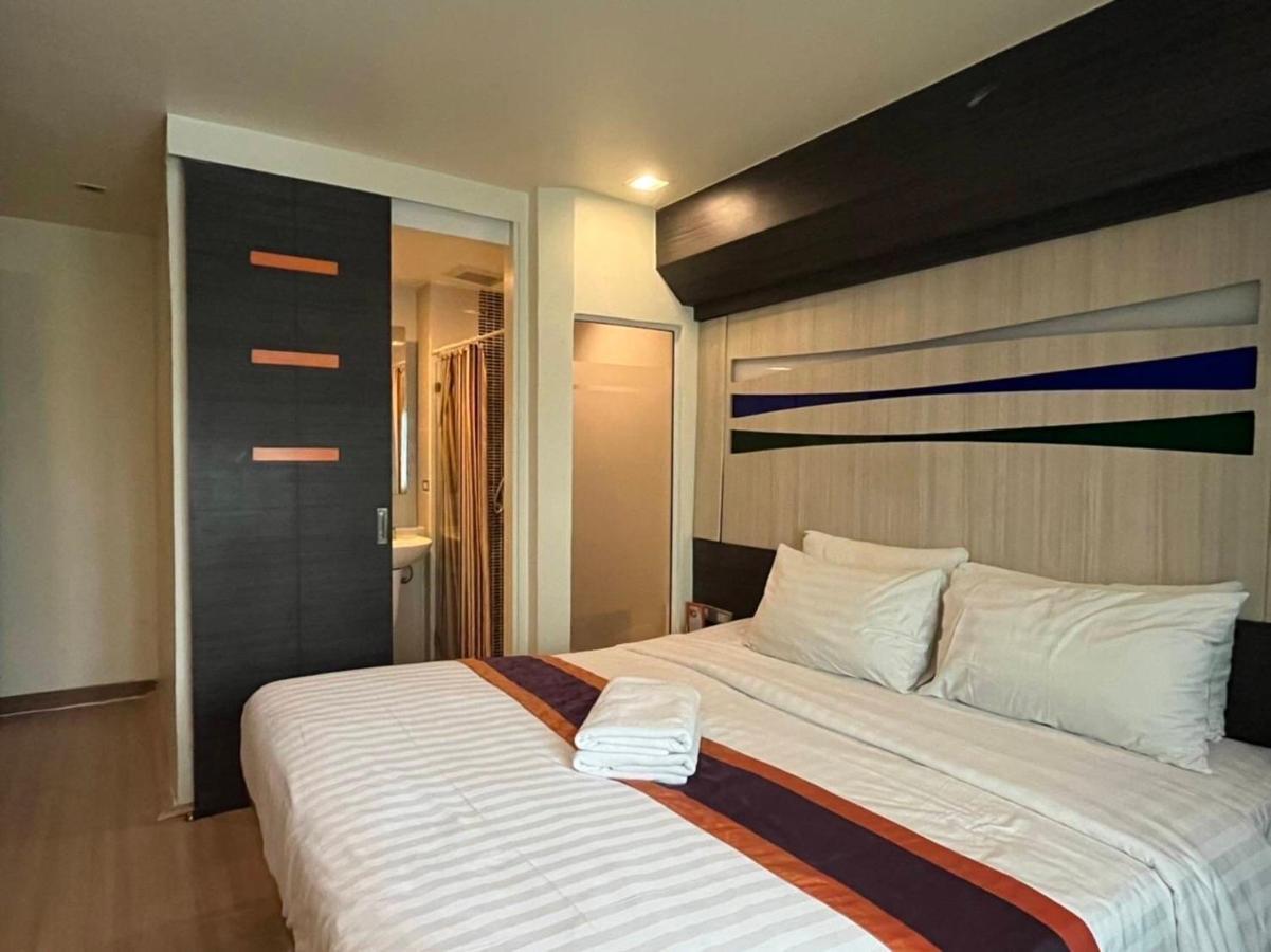 Orion Rooms Sukhumvit 11 Бангкок Екстер'єр фото