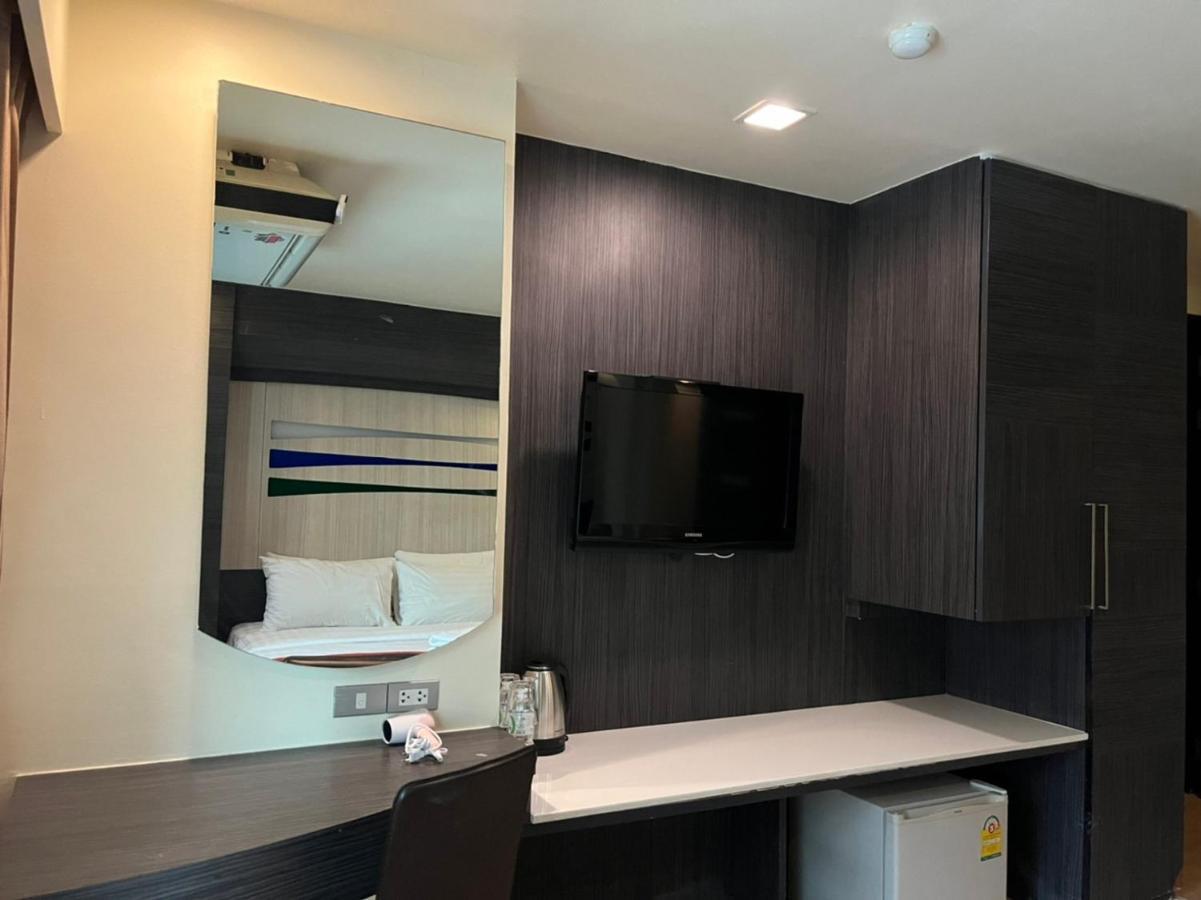Orion Rooms Sukhumvit 11 Бангкок Екстер'єр фото