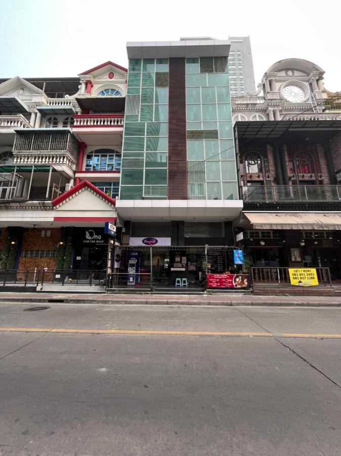 Orion Rooms Sukhumvit 11 Бангкок Екстер'єр фото