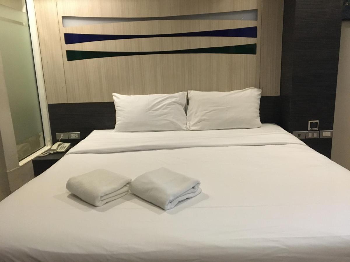 Orion Rooms Sukhumvit 11 Бангкок Екстер'єр фото